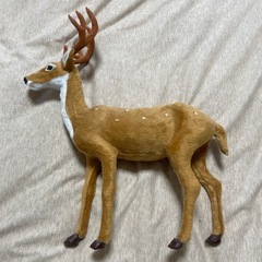 リアルな鹿の置物 H約38.5cm W約32.5cm