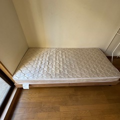 LOUYAシングルベッドの画像