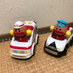 アンパンマン救急車とアンパンマンパトカー
