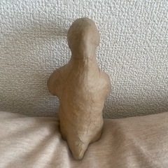 ベージュ ペンギン 置物 H約12cm W約18.5cmの画像