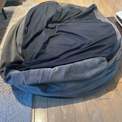 体にフィットするソファの画像