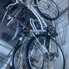 白の自転車の画像