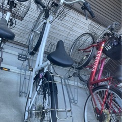 白の自転車の画像