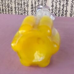 イエローガラス　花瓶の画像