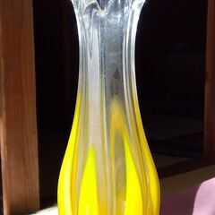 イエローガラス　花瓶