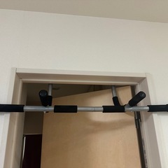 パンチングマシーン、トレーニングロープ、他にも懸垂器具やトレーニングベンチなどの画像