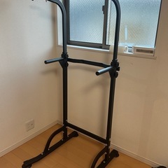 パンチングマシーン、トレーニングロープ、他にも懸垂器具やトレーニングベンチなどの画像