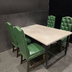 ダイニングテーブル、イスの画像