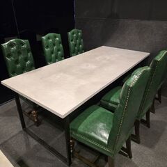 ダイニングテーブル、イスの画像