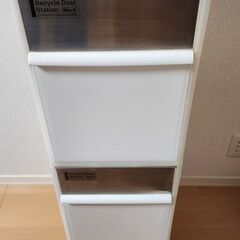 Garbage / Recyclables Sorting Bin