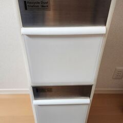 Garbage / Recyclables Sorting Binの画像