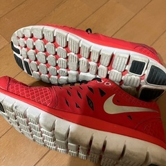 ナイキスニーカー赤25センチの画像