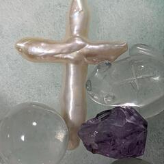 天然石、真珠の十字架 などの画像