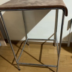 ノーチェで12,000円で購入した椅子にもテーブルにも出来ます。の画像