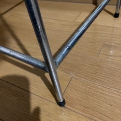 ノーチェで12,000円で購入した椅子にもテーブルにも出来ます。の画像