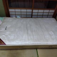 セミダブルマットレス商談中の画像