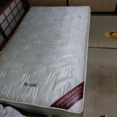 セミダブルマットレス商談中の画像