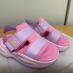【お渡し先決定】 addidas子ども用サンダル18.0cm