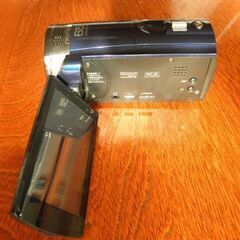 ビデオカメラ、三脚付き 　JVC　GZ-E565 エブリオ　の画像