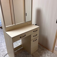ドレッサー
