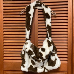 カウ柄　ファーショルダー