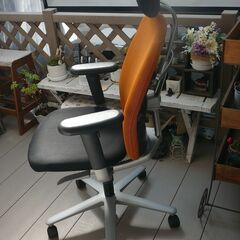 【値下げ】中古　高級　定価135,700円　内田洋行　ウチダ(UCHIDA) オフィスチェア CAST(キャスト)シリーズ CA2-520B 5-304-6213　OAチェア　デスクチェア　事務椅子　パソコンチェアの画像