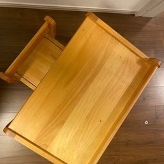 幼児用机とイスの画像