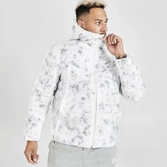 週末値下げ❗️Nike ダウンジャケット ホワイト・グレー迷彩 の画像