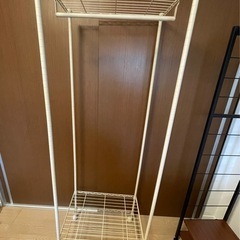 【決定】キャスター付きハンガーラック　ベージュ　の画像