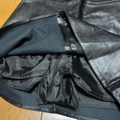 皮 黒 スカートの画像