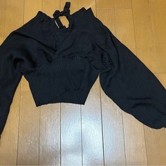 黒 ニットの画像