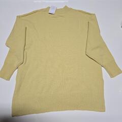 【新品・未使用・タグ付き】ポリエステル100%のSサイズのイエローセーターの画像