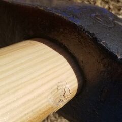 槌斧とクサビの画像