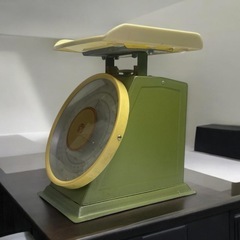 昭和レトロ　ベンハー製　価額計算ハカリ　稼働中ですが…レトロな雰囲気のお店にの画像