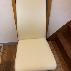 ニトリ　ダイニングチェア　合成皮革　白の画像