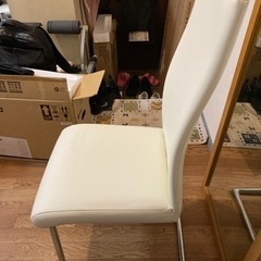 ニトリ　ダイニングチェア　合成皮革　白の画像
