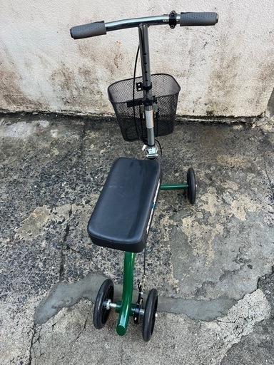 美品‼️松葉杖の代わり歩行補助具足骨折ウォーカー片足リハビリ松葉杖?プロフ必読