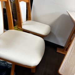 ダイニングテーブルの画像