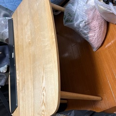 ダイニングテーブルの画像