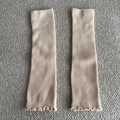 赤ちゃん用品　スタイ、スイーパー、レッグウォーマーの画像