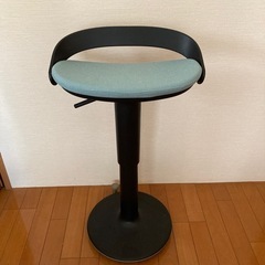 【値下げ】未使用品　スイングする昇降イスの画像