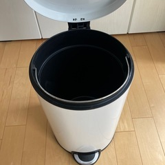 ゴミ箱の画像