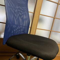 ワーキングデスクとチェアの画像