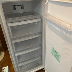 冷凍庫 大型121L の画像