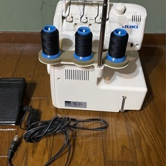 JUKI MO-333 ロックミシン フットペダル付きの画像