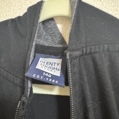 子供服 黒のパーカー   140の画像