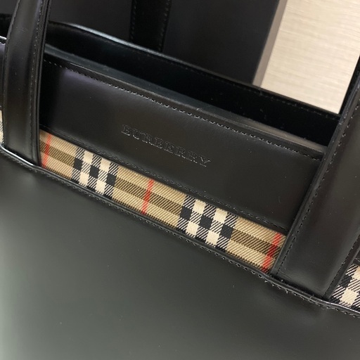 美品　バーバリー　バッグ