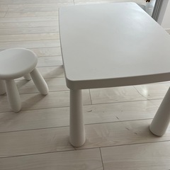 引き取り限定　IKEA人気商品　子ども用ホワイトテーブルとスツールセットの画像