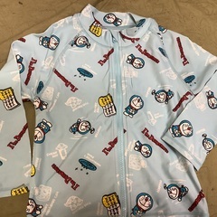110㌢ドラえもん柄の子供服です。の画像