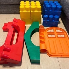 ピープル　1歳で積める遊べる　新体感ブロックの画像